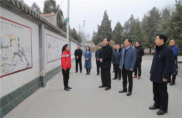 南开大学党委书记、基金会理事长杨庆山一行赴甘肃环县习仲勋红军小学学习交流